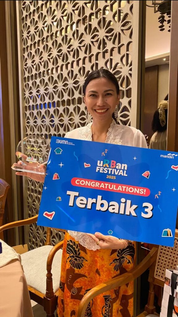 Produk kombucha Ruma Papua botol kaca label hijau, Ruma Papua menerima penghargaan Juara 3 Mandiri Urban Festival 2024, Kombucha probiotik lokal Papua