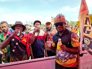 Pengunjung pameran Ruma Papua program anniversary Papua Nugini
